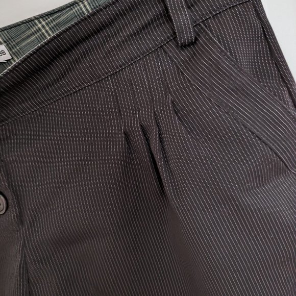 Beautiful vertical stripe dressy shorts with pockets - black and withe - Picture 5 of 5